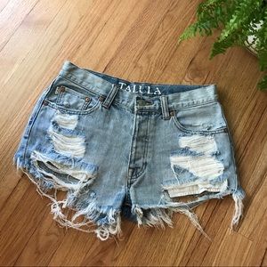 Aritzia🖤Talula Cut-Off Shorts